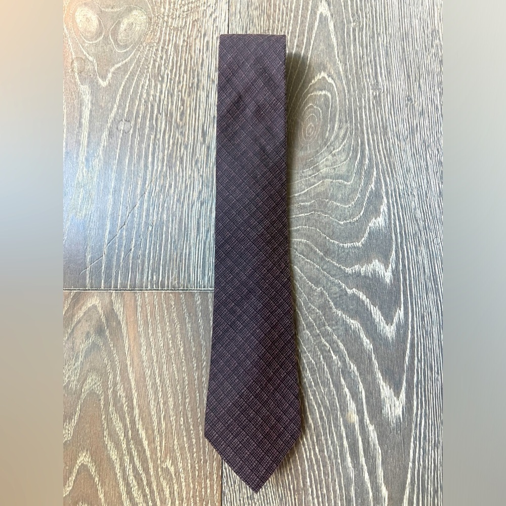 Marc Anthony purple and black men’s tie